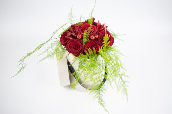 Κουτί με τριαντάφυλλα, rosa, πιπεριά και plumose