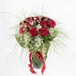 Red naomi τριαντάφυλλα με αχένωπα