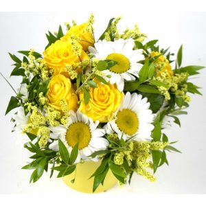 Ανθοσύνθεση με κίτρινο τριαντάφυλλο, λιμόνιουμ και μαργαρίτα